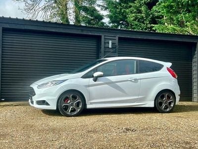 Used Ford Fiesta ST 182 HP (133 kW) 2017 White Hatchback