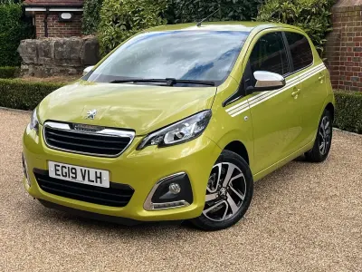 Used Peugeot 108 Collection 70 HP (51 kW) 2019 Green Hatchback