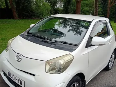 Usado Toyota iQ 68 HP (50 kW) 2010 Branco Citadino
