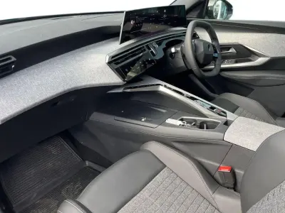 Usado Peugeot 5008 Allure 156 kW (213 HP) 2025 Azul SUV