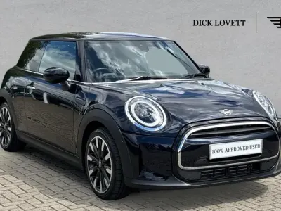 Usado Mini Cooper Exclusive 134 HP (98 kW) 2023 Preto Citadino