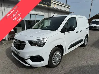 Used Vauxhall Combo Sportive 100 HP (73 kW) 2022 White MPV
