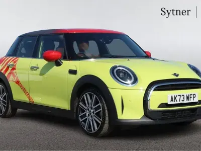 Used Mini Cooper Exclusive 134 HP (98 kW) 2023 Yellow Hatchback