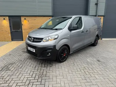 Używany Vauxhall Vivaro 120 KM (88 kW) 2020 Szary Minivan