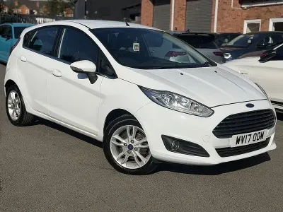 Usado Ford Fiesta Zetec 100 HP (73 kW) 2017 Branco Citadino