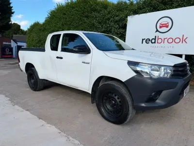 Used Toyota HiLux Active 150 HP (110 kW) 2020 White Pickup