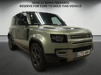 Usado Land Rover Defender SE Dynamic 300 HP (220 kW) 2022 Verde SUV