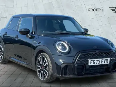 Begagnad Mini Cooper Hatch 134 HK (98 kW) 2023 Svart Halvkombi