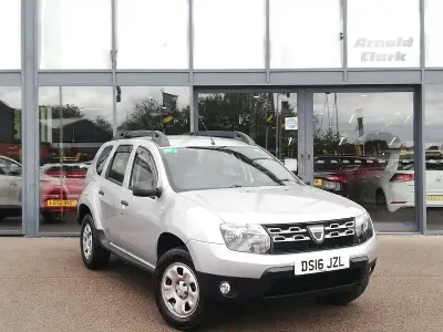 Usado Dacia Duster Ambiance 115 CV (84 kW) 2016 Plateado SUV