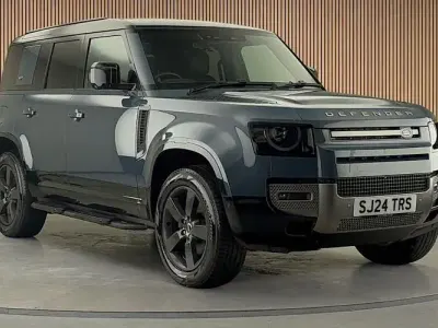 Used Land Rover Defender HSE Dynamic 250 HP (183 kW) 2024 Nebelquell blue SUV