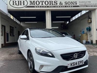 Used Volvo V40 R-Design 115 HP (84 kW) 2014 White Hatchback