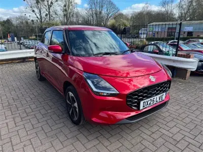 Używany Suzuki Swift 82 KM (60 kW) 2025 Czerwony Hatchback