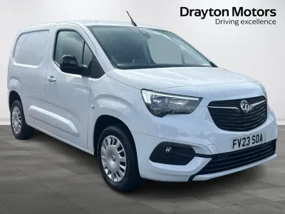 Gebraucht Vauxhall Combo S 100 PS (73 kW) 2023 Weiß Van / Kleinbus