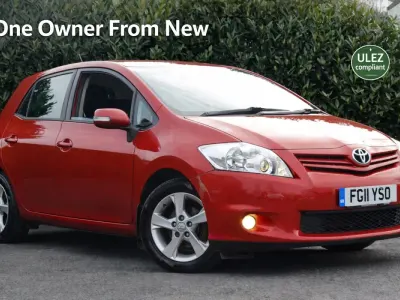 Używany Toyota Auris 132 KM (97 kW) 2011 Czerwony Hatchback