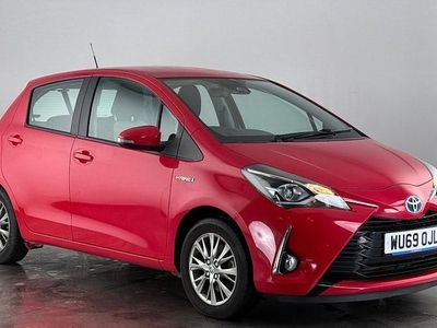 Used Toyota Yaris Hybrid 101 HP (74 kW) 2019 Red Hatchback