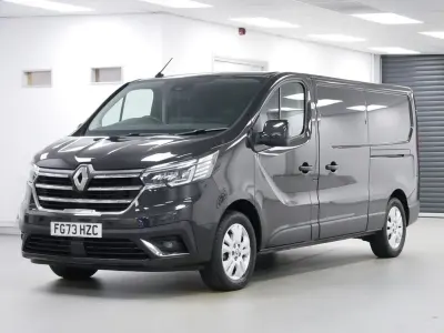 Używany Renault Trafic 130 KM (95 kW) 2023 Czarny