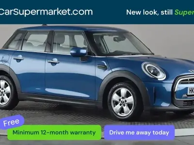 Używany Mini Cooper Classic 136 KM (100 kW) 2022 Niebieski Hatchback