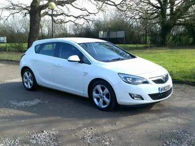 Begagnad Vauxhall Astra SRi 2012 Vit Halvkombi