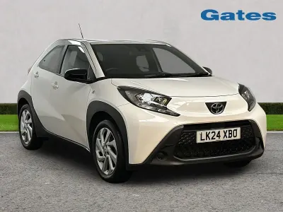 Używany Toyota Aygo X PURE 72 KM (52 kW) 2024 Biały SUV