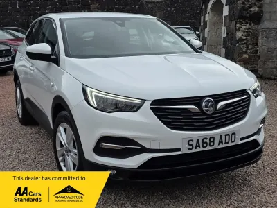 Used Vauxhall Grandland X S 130 HP (95 kW) 2018 White SUV