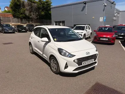 Used Hyundai i10 SE 67 HP (49 kW) 2023 White Hatchback