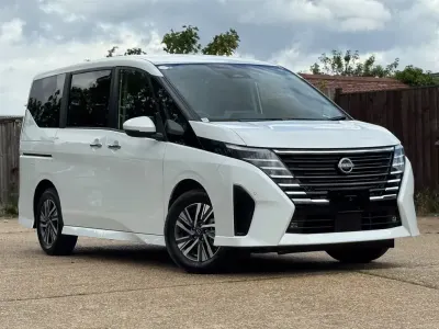 Used Nissan Serena 2025 White MPV