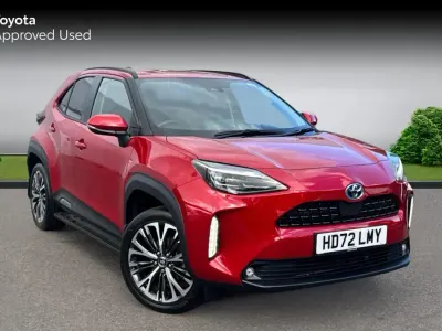 Second-hand Toyota Yaris Hybrid 116 CP (85 kW) 2022 Scarlet flare