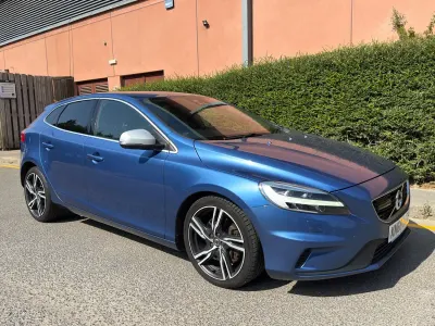 Used Volvo V40 R-Design Pro 122 HP (89 kW) 2016 Blue Hatchback