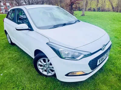 Used Hyundai i20 SE 84 HP (61 kW) 2017 White Hatchback