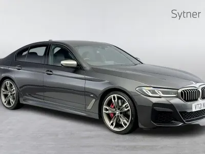 Usado BMW M550 M Sport 530 CV (389 kW) 2021 Gris Berlina