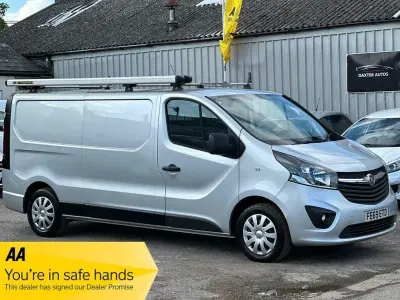 Second-hand Vauxhall Vivaro Sportive 120 CP (88 kW) 2019 Argintiu Monovolum