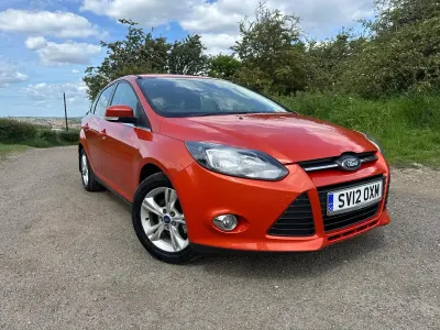Used Ford Focus Zetec 105 HP (77 kW) 2012 Red Hatchback