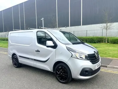Używany Renault Trafic 125 KM (91 kW) 2019 Srebrny Minivan