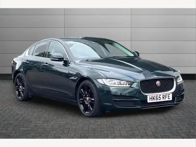 Używany Jaguar XE Portfolio 240 KM (176 kW) 2016 Zielony Sedan/Limuzyna
