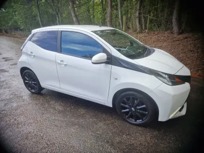Gebraucht Toyota Aygo x-style 69 PS (50 kW) 2017 Weiß Kleinwagen