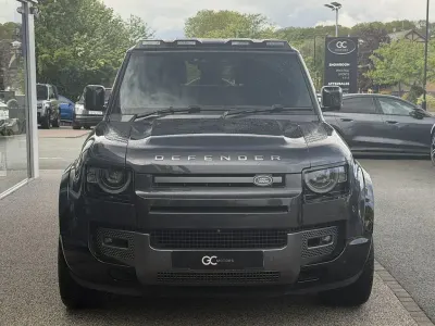 Używany Land Rover Defender S 525 KM (386 kW) 2023 Szary SUV