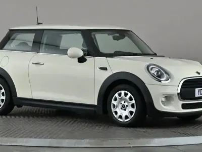 Used Mini ONE Classic 102 HP (75 kW) 2019 White Hatchback