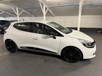 Used Renault Clio IV Dynamique 90 HP (66 kW) 2016 White Hatchback