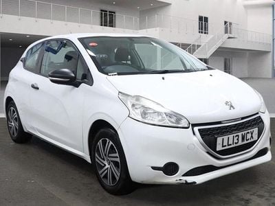 Used Peugeot 208 Access 68 HP (50 kW) 2013 White Hatchback