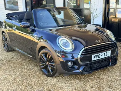 Usado Mini Cooper Cabriolet Sport 136 HP (100 kW) 2019 Azul Cabrios