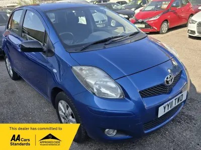 Used Toyota Yaris 69 HP (50 kW) 2011 Blue Hatchback