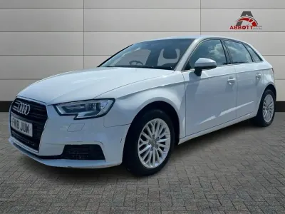 Usado Audi A3 Design 116 HP (85 kW) 2018 Branco Sedan