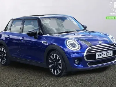 Usado Mini Cooper Exclusive 136 CV (100 kW) 2020 Azul Utilitario