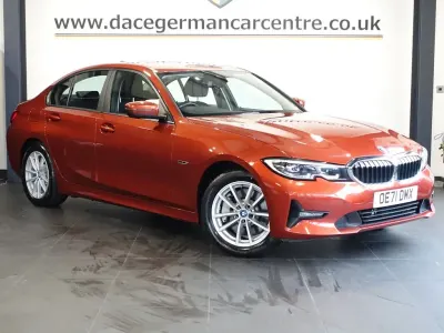 Usado BMW 330e Comfort Edition 292 HP (214 kW) 2022 Laranja Sedan