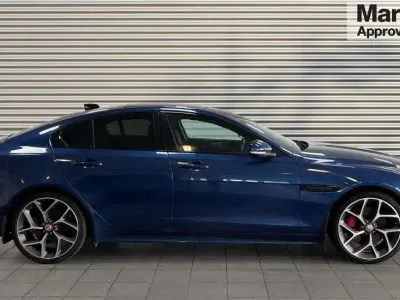 Używany Jaguar XE 300 KM (220 kW) 2023 Niebieski Sedan/Limuzyna