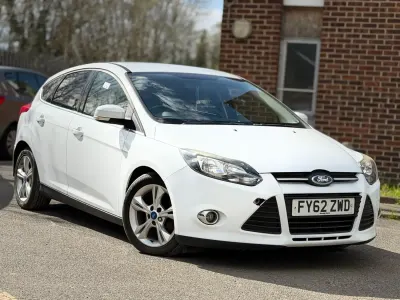 Usado Ford Focus Zetec 125 HP (91 kW) 2012 Branco Citadino