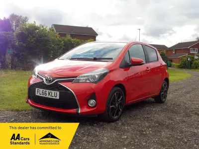 Used Toyota Yaris Design 99 HP (72 kW) 2016 Red Hatchback