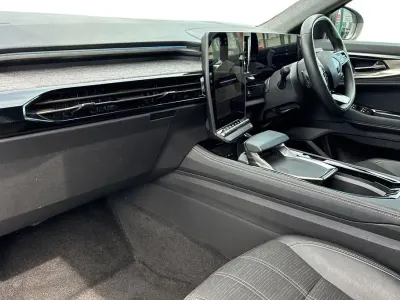 Used Renault Austral Techno 197 HP (144 kW) 2023 White SUV