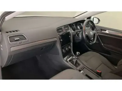 Used VW Golf VII SE 130 HP (95 kW) 2018 White Hatchback