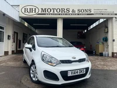 Used Kia Rio 85 HP (62 kW) 2014 White Hatchback